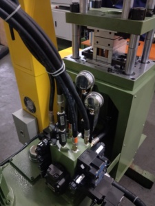 Mesin Cetakan Injeksi Plastik <span class=keywords><strong>PVC</strong></span> Vertikal Kecil - Product Image 2
