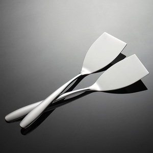 Spatule de cuisine japonaise en acier inoxydable 304, idéale pour la cuisson des steaks, des crêpes, des grillades et des pizzas - Product Image 3