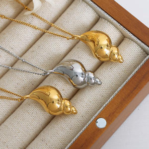 Collier pendentif conque en acier inoxydable plaqué or 18 carats à la mode pour femmes Style inspiré de la nature pour les cadeaux de fête - Product Image 2