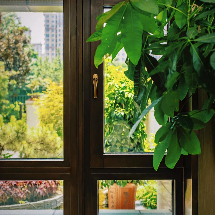 खिड़कियों और दरवाजों न्यूयॉर्क ध्वनिरोधी लकड़ी के खिड़की लकड़ी के फ्रेम आंतरिक कम प्रोफ़ाइल एल्यूमिनियम फ्रेम एल्यूमीनियम बे खिड़की