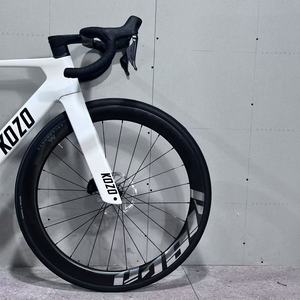 Bicicleta de Carretera de Fibra de Carbono KOZO KOZO1 UT DI2 Juego Grande Sin Suspensión Sin Frenos <span class=keywords><strong>Shimano</strong></span> UT Di2/8170 Freno de Disco Hidráulico 24 Velocidades - Product Image 4
