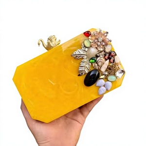 Pochette en résine jaune avec décoration florale en perles et fermeture à rabat pour soirée RESIN BAG - Product Image 1