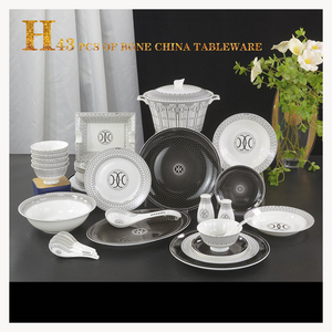 Service <span class=keywords><strong>de</strong></span> vaisselle en céramique <span class=keywords><strong>de</strong></span> luxe Mosaique Au 24 Platinum pour restaurant à thème, assiettes, tasses et soucoupes, vente en gros sur mesure - Product Image 1