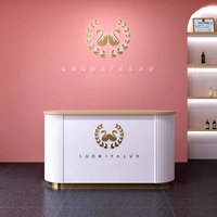 Bureau de réception moderne minimaliste en bois courbé rose avec éclairage LED, design écologique pour bureau, hôtel, école, hôpital, salon de beauté