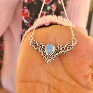 Collana con Ciondolo a Forma di Corno Cavo per Donne, Gioielli Eleganti e alla Moda - Product Image 3