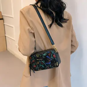 Bolsa mensageiro retrô feminina em couro PU estilo retrô grande retangular ODM com logotipo personalizado e alça única para o telefone