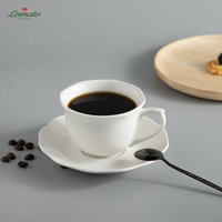 Tasses et soucoupes en porcelaine blanche de 200 ml personnalisables avec logo, en gros de Chine, pour café et thé, à sublimation, en forme de fleur, à prix abordable