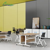 Table de classe pliable au design moderne avec roulettes pour les écoles, les universités, les bureaux d'étudiants, les salles de conférence et de formation