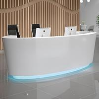 Bureau d'accueil moderne de luxe haut de gamme en aggloméré peint avec façade miroir