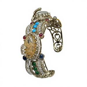 Bracelet élégant en laiton plaqué or de qualité supérieure pour femme, idéal pour les mariages, les fiançailles et les soirées. - Product Image 2