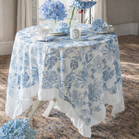 Nappe de table rectangulaire moderne en coton brodé bleu floral, imperméable et durable, avec bord festonné, pour usage domestique
