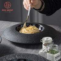 Assiettes de table en céramique, forme chapeau, noir mat et blanc, design unique, écologiques, durables, pour service alimentaire, vaisselle de restaurant occidental