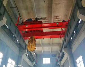 Pont roulant à double poutre écologique avec godet à pelle orange pour la collecte de copeaux de bois - Product Image 3