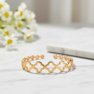 Bracciale a Polsino in Acciaio Inossidabile con Design Floreale Traforato a Quattro Angoli, Braccialetto alla Moda - Product Image 2