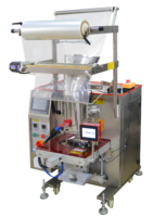 Machine d'emballage automatique à alimentation manuelle YAOMATEC modèle 550 pour le thé, les aliments, les pièces et accessoires, équipée d'une imprimante à jet d'encre.