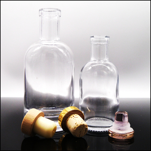 Meilleure vente en gros <span class=keywords><strong>de</strong></span> bouteilles en verre <span class=keywords><strong>de</strong></span> luxe personnalisées transparentes vides <span class=keywords><strong>de</strong></span> 100 ml, 500 ml, 750 ml pour <span class=keywords><strong>gin</strong></span>, vin, rhum, vodka, whisky, spiritueux, liqueurs, avec bouchon en liège - Product Image 1
