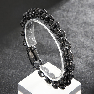Pulseras de cadena con diseño de esqueleto punk para hombre, brazaletes de aleación en oro, plata y negro, joyería con patrón de calavera, estilo pulsera de eslabones. - Product Image 4
