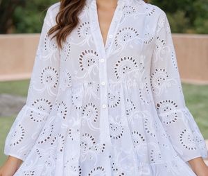 Nouvelle Robe Longue Décontractée Blanche Grande Taille à Broderies Ajoureuses, Col en V et Manches Cloche – Robe de Plage 2026 - Product Image 1