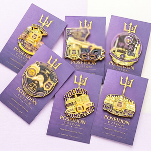 Pins Vintage Personalizados de Fraternidad con Escudo de Joyería Afroamericana en Esmalte Dorado y Morado, con Pedrería, para Alumni - Product Image 2