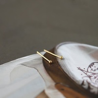 Mini-boucles d'oreilles florales délicates pour femmes et jeunes filles, bijoux en coquillage blanc naturel, pour usage quotidien, motif fleur.