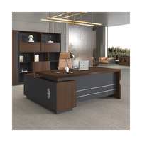 Un bureau de haute qualité qui répond aux besoins quotidiens du bureau possède une structure robuste et durable et un bureau plat et spacieux