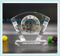 Explosif nouveaux produits verre cristal horloge de bureau cadeau de mariage verre réveil secteur transparent horloge en cristal