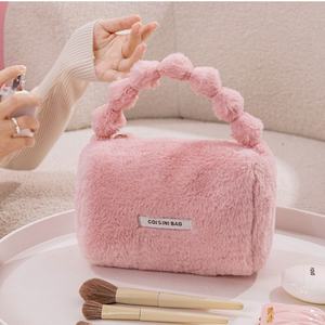 2025 personnalisé écologique grande fermeture éclair Portable velours en peluche gonflé moelleux flou maquillage cosmétique sac de rangement voyage femmes - Product Image 5