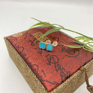 Pendientes de Botón Elegantes de Estilo Clásico para Mujer, Chapados en Oro de 18K, Plata de Ley, Diseño de Trébol de Cuatro Hojas con Turquesa, Corte Esmeralda, CMA - Product Image 6