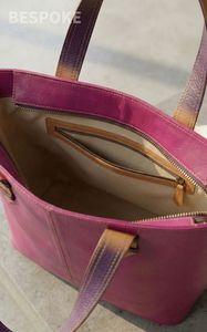 Sac fourre-tout en cuir véritable pour femme BESPOKE, couleur unie, style minimaliste, usage quotidien, toutes saisons, fermeture ouverte - Product Image 3
