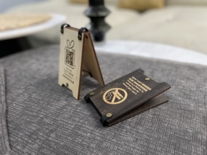 Menú de Madera Clásico de Color Natural Negro con Código QR Personalizado, Logotipo Dorado Grabado, para Restaurante o <span class=keywords><strong>Cafetería</strong></span>, con Tornillo - Product Image 3