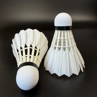 Volant en plumes d'oie de classe a de qualité de tournoi personnalisé OEM Navette de badminton Sandwich Liège Prix d'usine SNOWPEAK C1130