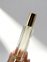 Flacon de parfum rectangulaire haut et fin de 10 ml et 15 ml avec bouchons multicolores, flacon pulvérisateur de parfum en verre avec logo personnalisé