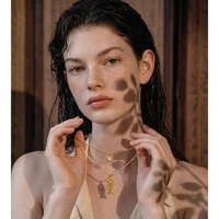Collier double couche JINYOU 8657 tendance en acier inoxydable plaqué or, étanche, avec pendentif en os de poisson et zircon cubique, chaîne serpent