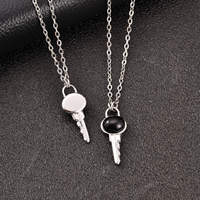 Nouveau Collier en Acier Inoxydable Anti-Décoloration, Pendentif Clé Minimaliste avec Agate Noire, Accessoires de Mode Assortis pour Couples MGXL625