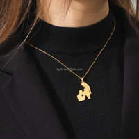 Collier Pendentif Grossesse en Acier Inoxydable Plaqué Or 18K pour Future Maman, Bijou Famille avec Charme Papa, Maman et Bébé
