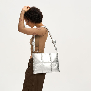 Vỏ máy tính xách tay bằng bạc có dây đeo tương thích với MacBook Air M4 13 in M3 M2 M1 13.6 trong tay Áo máy tính xách tay phồng 13-14 in - Product Image 6