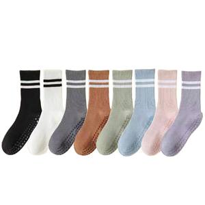 Chaussettes de sport de yoga d'automne pour femmes Pilates <span class=keywords><strong>barre</strong></span> parallèle No Show Floor Grip antidérapant tricoté anti-bactérien course à pied - Product Image 5