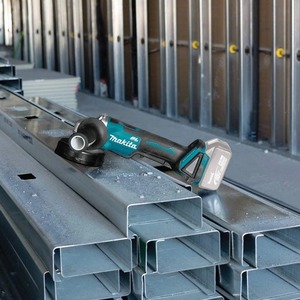 Kit <span class=keywords><strong>de</strong></span> Herramientas <span class=keywords><strong>Makita</strong></span> <span class=keywords><strong>de</strong></span> 18V, Amoladora Inalámbrica sin Escobillas, Taladro Percutor, 2 Baterías <span class=keywords><strong>de</strong></span> Litio, Cargador Doble, para Cortar Concreto y Metal, Renovación - Product Image 3