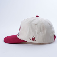 Gorra de béisbol de ala plana personalizada de fábrica, 5 paneles de algodón, ala plana roja con gorra de béisbol Snapback no estructurada