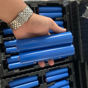 Batterie cylindrique au lithium-ion 32145 avec cathode LiMn2O4 2,3V 10Ah avec borne pour vélos électriques/trottinettes - Product Image 2