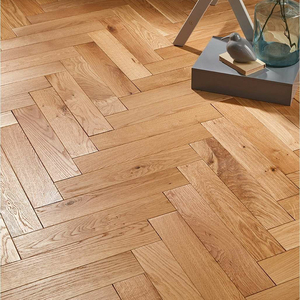 Parquet en chêne contrecollé FSC à trois couches, apprêté Gesso, grade ABCD, antidérapant, à rainures et languettes, 20 mm, motif chevrons, pour sites sportifs - Product Image 1