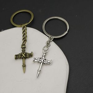 Nagelkruis sleutelhanger antiek zilver zinklegering kruisbeeld hanger sleutelring voor kerk jeugdgroep cadeaus - Product Image 3