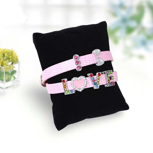 <span class=keywords><strong>Bracelet</strong></span> en cuir de nom de lettre de famille <span class=keywords><strong>personnalisé</strong></span> pour dames de 8mm bon marché en gros - Product Image 2
