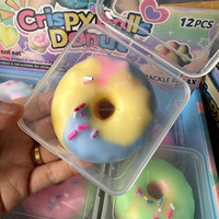 Jouet anti-stress à presser en forme de donut arc-en-ciel de 7,5 cm, fait main, croustillant, moelleux, sonore, en argile avec couche de cire