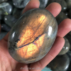 Şifa Veren Kristal Taşı Değerli Taş Masa Dekoratif Süsleri Doğal Mor Işıklı Labradorit Ham Avuç Taşı Feng Shui - Product Image 5