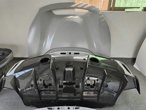 Kit carrosserie complet en carbone sec style Pista pour <span class=keywords><strong>Ferrari</strong></span> 488 GTB, comprenant pare-chocs avant, pare-chocs arrière, jupes latérales et capot moteur en carbone semi-complet. - Product Image 4