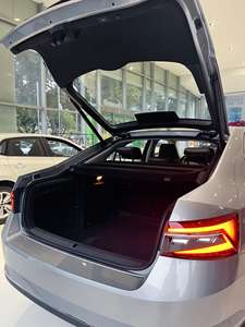 Skoda Superb <span class=keywords><strong>Gasoil</strong></span>, Volkswagen 2026, Skoda Kodiaq Gasolina, Skoda Superb 1.4t, 5 Puertas, 5 Asientos, Versión 2026, Auto Nuevo - Product Image 3