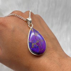 Joyería Boho Hecha a Mano para Mujer - Collar con Colgante de Turquesa Morada en Plata de Ley 925 con Baño de Rodio y Engaste de Bisel - Product Image 3