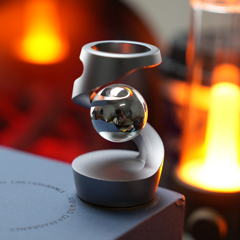 Base en bronze à canon + boule flottante argentée, pièces à main EDc