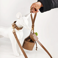Guinzaglio e Collare per Cani in Pelle PU di Lusso Haute Couture, Regolabile, con Porta Sacchetti Igienici e Borsa per Passeggio